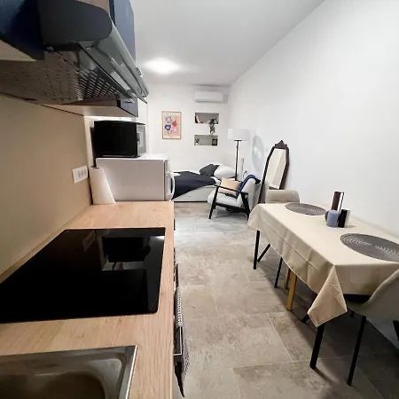 Apartman Blue Split